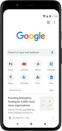 Pixel 4 XL 手機的螢幕上顯示 Google.com 的搜尋列、常用應用程式和推薦文章。