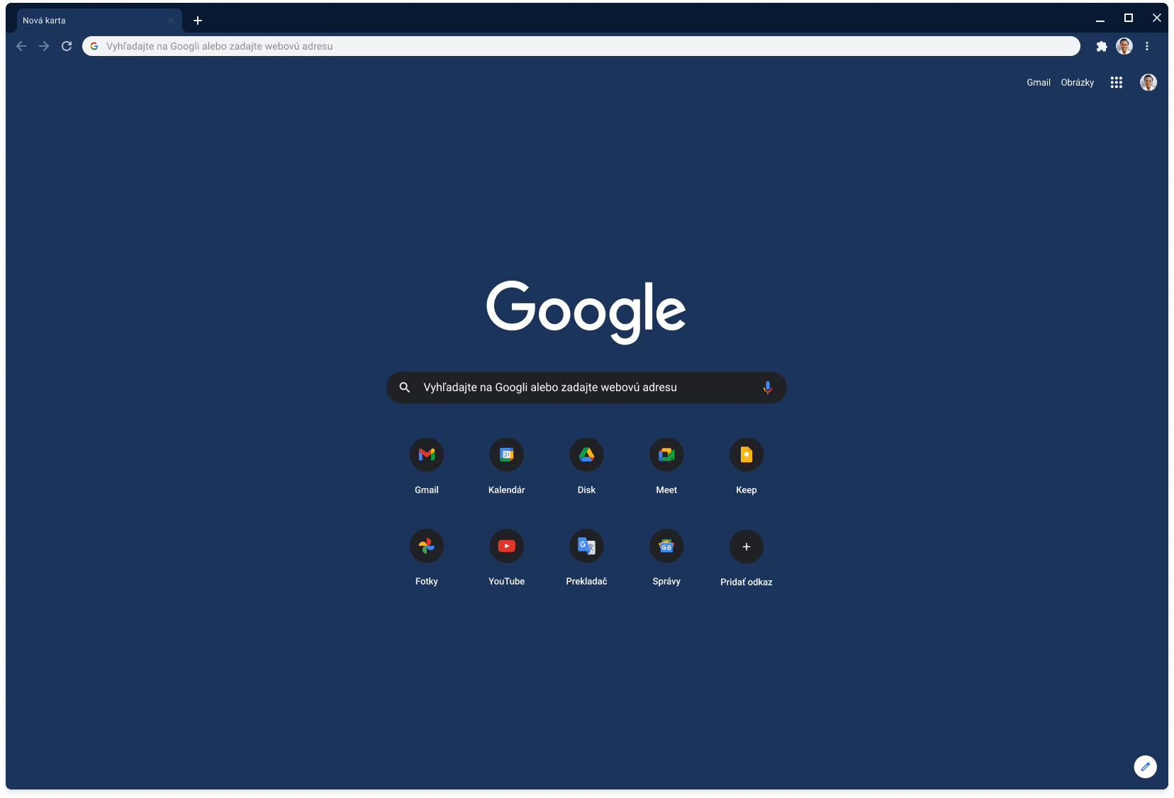 Okno prehliadača Chrome s motívom Slate zobrazujúce Google.com.